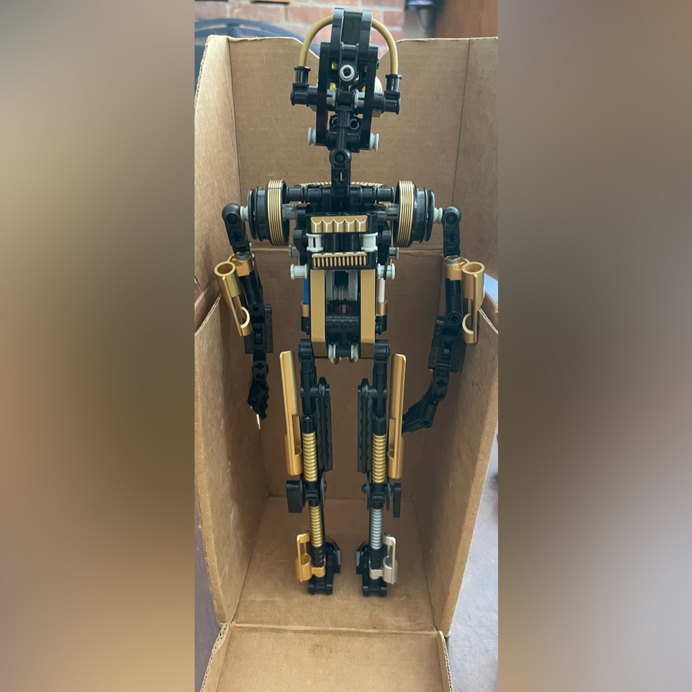 Lego Technic C-3PO Starwars 8007-1 Gold and Black Robot Figure - Picture 3 of 7